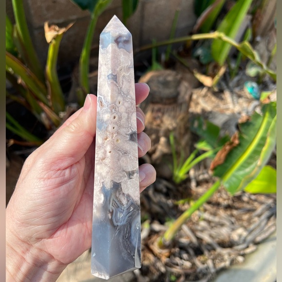 Black Flower Agate Tower - Picture 5 of 11